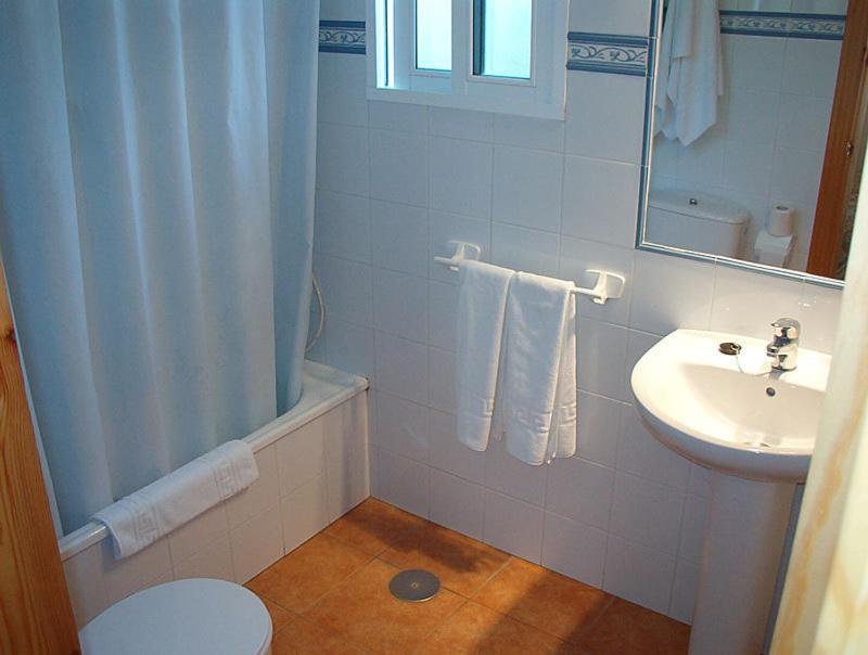 Hostal Las Acacias Los Canos De Meca Room photo