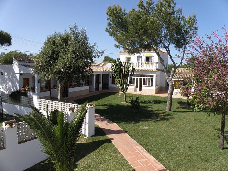 Hostal Las Acacias Los Canos De Meca Exterior photo